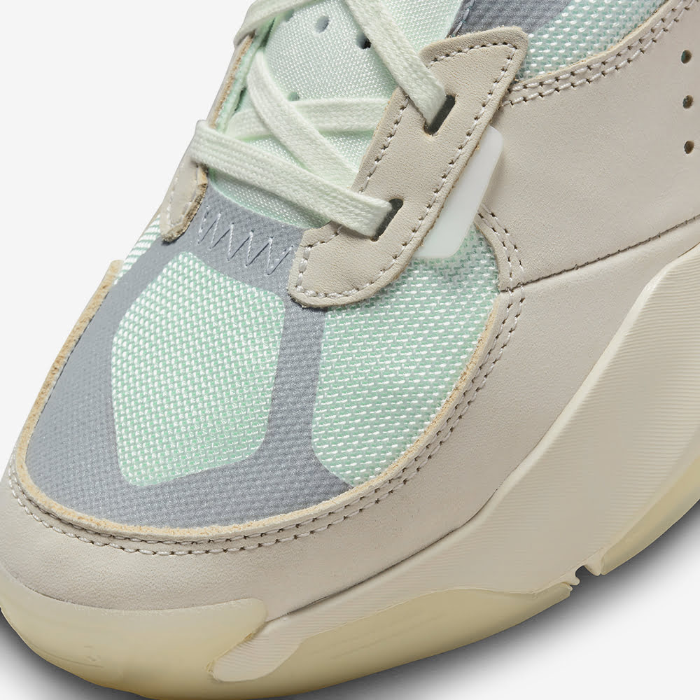Air 200E, Orewood Brown/Barely Green/Metallic Silver#87102